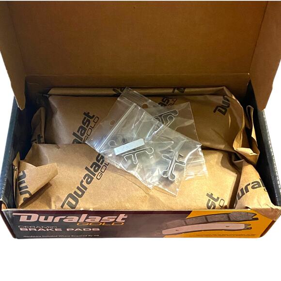Duralast Gold Ceramic Brake Pads DG882 OME Grade Low Dust Hardware Included - Picture 4 of 8